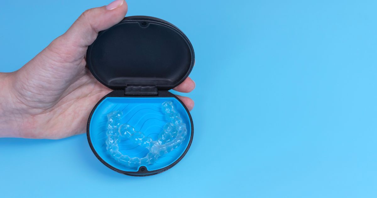 nieng-rang-invisalign-co-phu-hop-cho-nguoi-lon-tuoi-khong